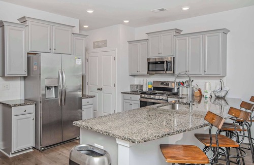 Red Hill House | Golf Lovers 4BR Resort - Walk to Course Quiet Stay