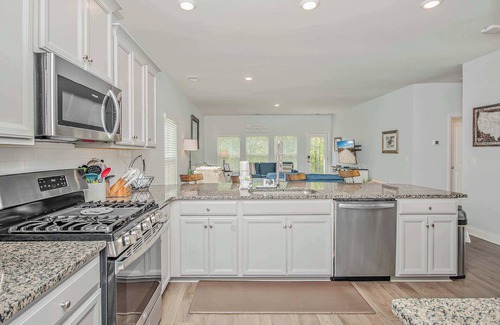 Red Hill House | Golf Lovers 4BR Resort - Walk to Course Quiet Stay