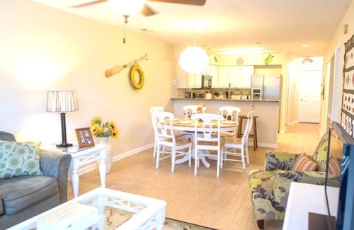 Pawleys Island Condo | Golf, Pools, W/D, 2 King Beds, Free WiFi, Minutes to Beach