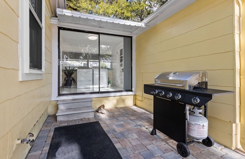 St. Petersburg - Clearwater House | Golfing, Beaches, and Downtown St. Pete., all within 10 minutes away.