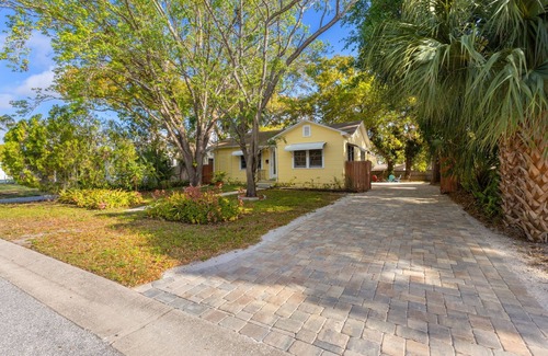 St. Petersburg - Clearwater House | Golfing, Beaches, and Downtown St. Pete., all within 10 minutes away.