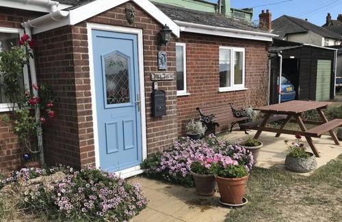 Martlesham Heath House | Golfview cottage bungalow FELIXSTOWE FERRY Suffolk Coast - Close to beach,