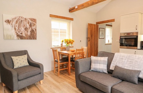 Long Sutton Cottage | GOLSON STABLE, family friendly, with open fire in Long Sutton