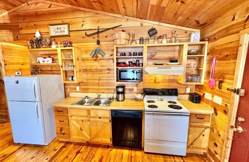 Mountain View Cabin | Gone With The Wind #47 New cabin to VRBO walking distance from courthouse square