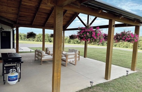 Dry Ridge House | Good Land Acres, Newly built - Minutes from the Ark