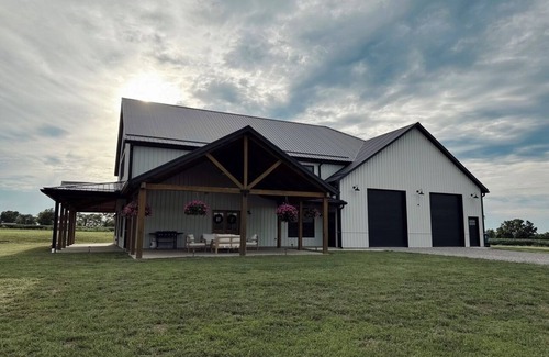 Dry Ridge House | Good Land Acres, Newly built - Minutes from the Ark