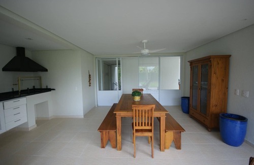 Juquehy Condo | Good taste in the Raízes de Juquehy condominium, one block from the beach
