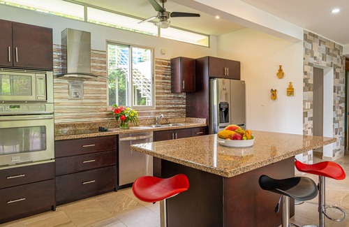 Valle Pura Vida House | Good Times and Tan Lines, Heart of Manuel Antonio, 3bd