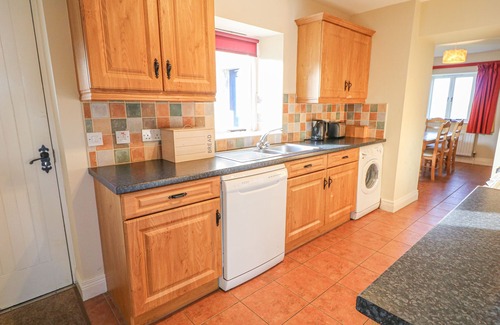 Caledon Cottage | GOOSE COTTAGE, pet friendly, character holiday cottage in Killylea