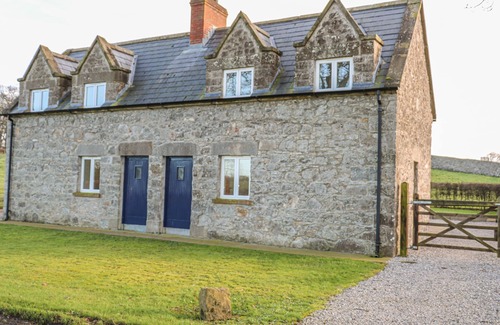 Caledon Cottage | GOOSE COTTAGE, pet friendly, character holiday cottage in Killylea