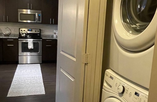 Swampscott Condo | Gorgeous 2 Bed apartment w/ clean & modern Decor.