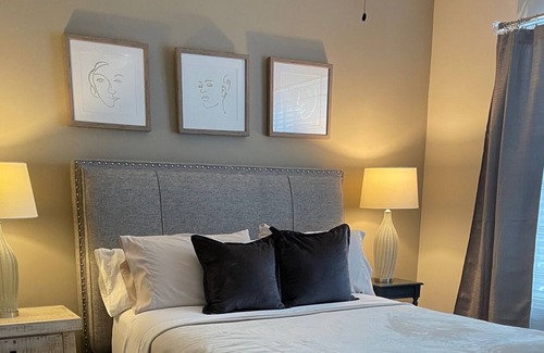 Swampscott Condo | Gorgeous 2 Bed apartment w/ clean & modern Decor.