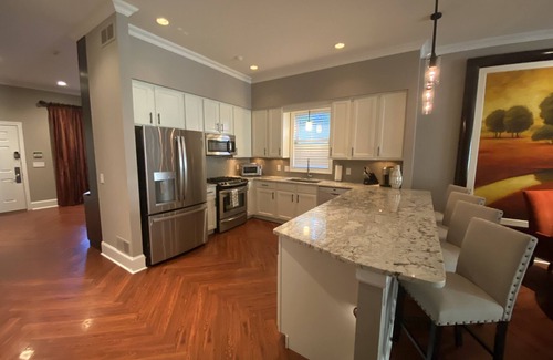 Columbus House | Gorgeous 2005 ranch, high end finishes, decor and amenities.