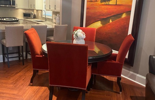 Columbus House | Gorgeous 2005 ranch, high end finishes, decor and amenities.