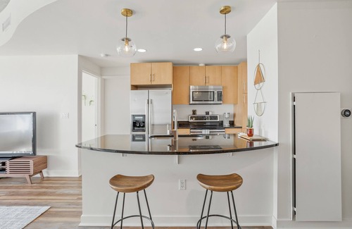 Downtown Denver Condo | Gorgeous 21st Floor Stunner