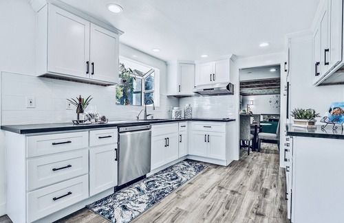 Dublin House | Gorgeous 4B/2.5B Newly-Renovated Relaxed House