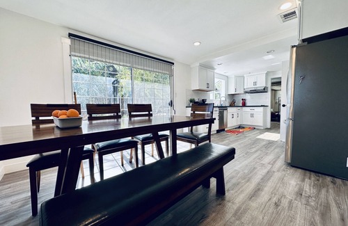 Dublin House | Gorgeous 4B/2.5B Newly-Renovated Relaxed House