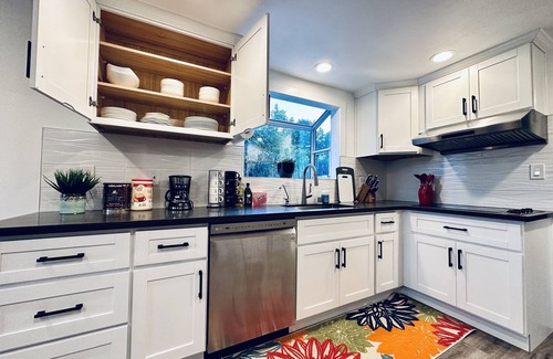 Dublin House | Gorgeous 4B/2.5B Newly-Renovated Relaxed House