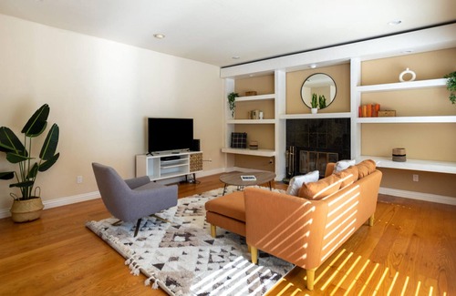 Carmine - Parkmont House | Gorgeous 4BR House in San Jose