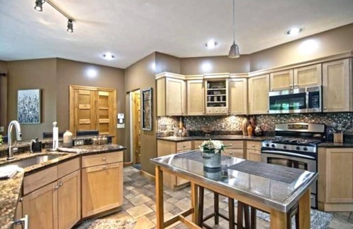 New Carlisle House | Gorgeous 6 bedroom "Retreat" - Indoor and Outdoor!