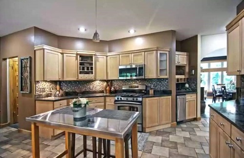 New Carlisle House | Gorgeous 6 bedroom "Retreat" - Indoor and Outdoor!