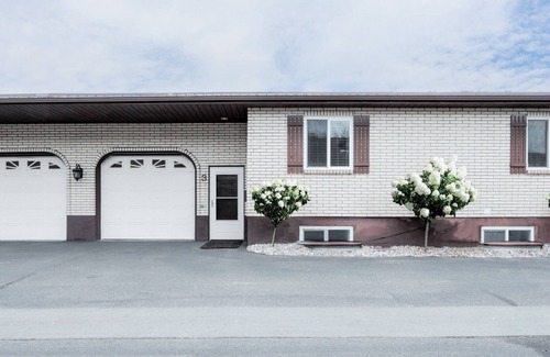 Rexburg Condo | GORGEOUS Autumn Arbor Condo - 2 Blks BYUI, 2 Car Garage, 2 Bed, 2 Bath, Office