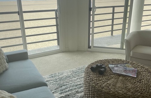 Harbor House | Gorgeous Beachfront Long Beach Peninsula/Naples S. L.A. 22 miles from Disneyland