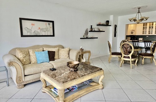 La Gorce Condo | Gorgeous Beachfront Pavilion Condominium 4pax with Pool, GYM, Free Valet Parking