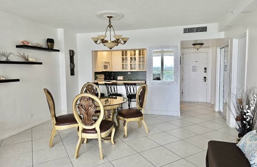 La Gorce Condo | Gorgeous Beachfront Pavilion Condominium 4pax with Pool, GYM, Free Valet Parking