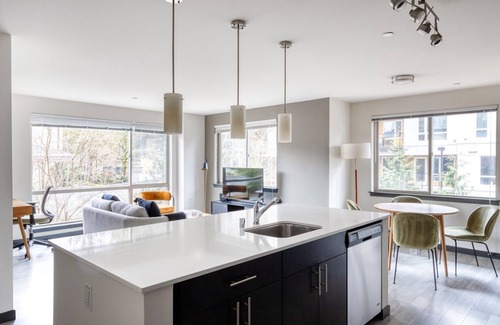 Northeast Bellevue Apartment | Gorgeous Bellevue 2BR w/W/D, Gym & Roof in walkable area, by Blueground