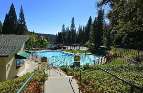 Arnold House | Gorgeous cabin in BLS with EV Chgr, Pool Access and Gameroom