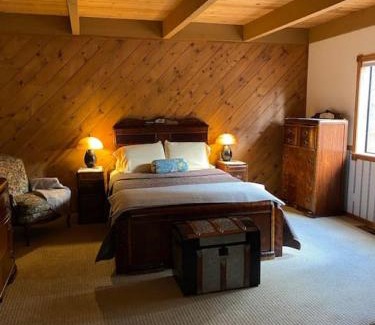 Arnold House | Gorgeous cabin in BLS with EV Chgr, Pool Access and Gameroom