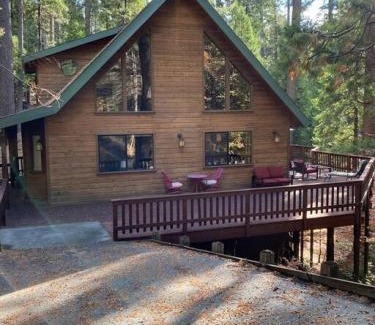 Arnold House | Gorgeous cabin in BLS with EV Chgr, Pool Access and Gameroom