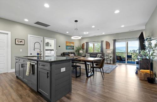 Rossville House | Gorgeous Cabin Surrounded by Trees in Fairview, Georgia