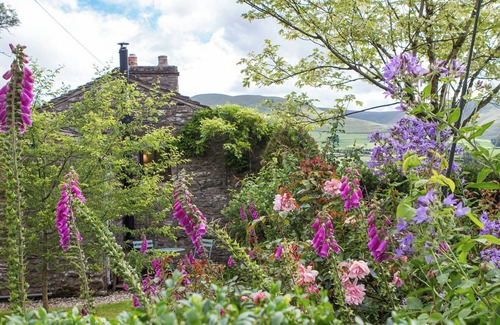 Sedbergh Cottage | GORGEOUS COUNTRY COTTAGE - 5 STAR LUXURY AMIDST GLORIOUS MOUNTAIN SCENERY