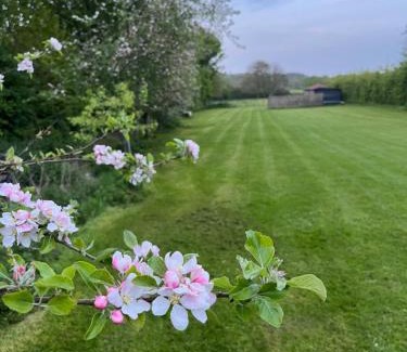 Etchinghill House | Gorgeous countryside cabin