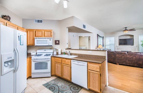 Spring Valley Condo | Gorgeous Gated Condo Summerlin Clean Comfort minutes from Strip, Red Rock