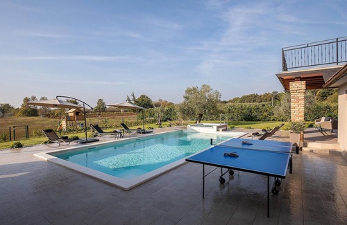 Loborika House | Gorgeous home in Marcana