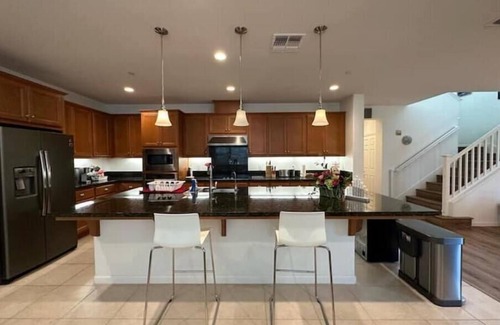 Tracy House | Gorgeous House 4 You: 4B+2.5b+Office+12' Kitchen Island