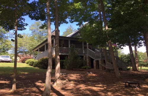 Wedowee Cabin | GORGEOUS LAKE FRONT 3 BEDROOM CABIN ON LAKE WEDOWEE-15 steps to lake! 5 stars!