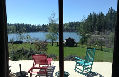 Auburn House | Gorgeous Lake Home On Private California Lake