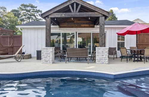 Lebanon House | Gorgeous Lake Property W/ Dock & Pool. Quiet Surroundings. Great For Gatherings