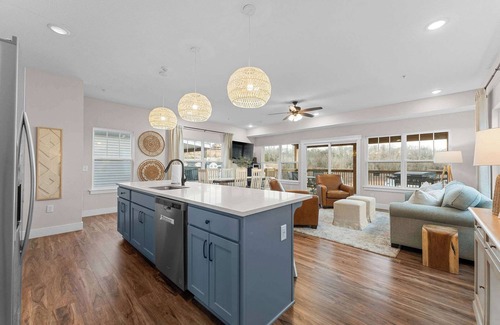 Table Rock House | Gorgeous Lake View! Indoor Pool! 5 Min to Branson Strip!