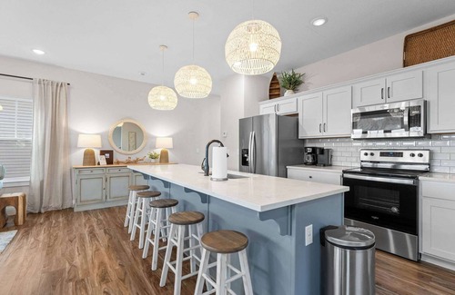 Table Rock House | Gorgeous Lake View! Indoor Pool! 5 Min to Branson Strip!