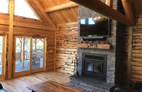 Putnam Cabin | Gorgeous Log Cabin on Lake Thunderbird Illinois