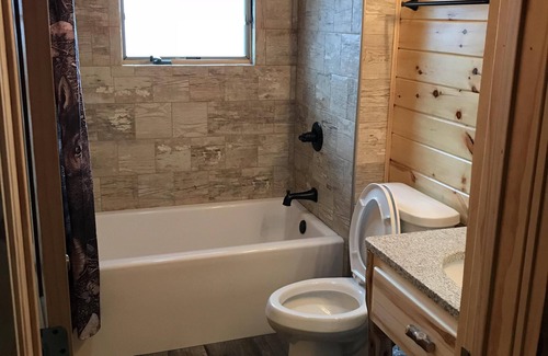 Putnam Cabin | Gorgeous Log Cabin on Lake Thunderbird Illinois