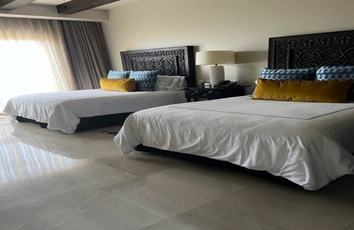 Los Cangrejos II y III Resort | Gorgeous, Luxurious 4 Bdrm Penthouse w/Oceanfront Views & Private Pool in Cabo