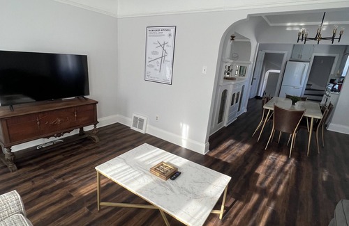 Milwaukee House | Gorgeous MKE Mid Century Modern Close to Airport-Downtown-Hospitals Pet Friendly