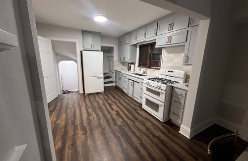 Milwaukee House | Gorgeous MKE Mid Century Modern Close to Airport-Downtown-Hospitals Pet Friendly