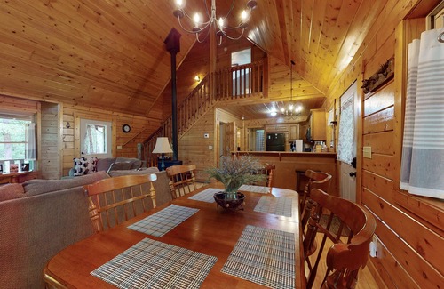 Ranger Cabin | Gorgeous modern cabin with Ping-Pong, deck, grill, pool & tennis - dogs welcome